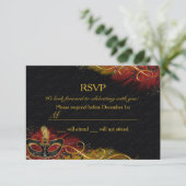 Sparkle Red & Gold Feather Mask Masquerade RSVP Kaart (Staand voorkant)