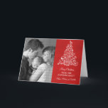 Sparkle Tree Chalkboard Holiday Kaart, rood Feestdagen Kaart<br><div class="desc">Trendy en stijlvol Sparkle Tree Chalkboard Foto-Wenskaart in rood met een krijtborduiterlijk en een elegante kerstboom. Deze creditcard is perfect voor het verzenden van vakantiewensen naar vrienden en familie. Pas uw eigen familiefoto en de persoonlijke groet van uw keus aan. Klik op "Aanpassen" om meer aanpassingsopties te vinden.</div>
