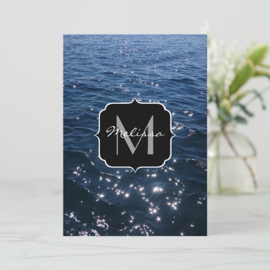 Sparkly Deep Blue Zee Waves Monogram Kaart (Staand voorkant)
