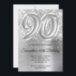 Sparkly Glittery Silver Glam 90th Birthday Kaart<br><div class="desc">Creëer je eigen faux Silver Glitter en folie 90ste verjaardag uitnodiging voor je beste vriend. Op de achtergrond bevindt zich een korrelig glazuur silvery gray ombre folie digitale kunst met een faux ballonkunst #90. Pas de kleuren of stijlen van de uitnodigingsdoopvont aan. De faux het aantalballonnen van de folie overlappen...</div>