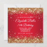 Sparkly Gold Glitter Red Ombre 70th Birthday Kaart<br><div class="desc">Een elegant fancy monogram 70e verjaardag uitnodiging voor haar. Faux goudglitter girale glazen met sparkles tegen een donker en helder rood ombre grafisch afbeelding. Het fancy klassieke bloeiende kalligrafische monogram op de rug kan worden aangepast. Een mooie uitnodiging voor je grootmoeder op haar zeventigste mijlpaal verjaardag. Alle gouden glitterelementen en...</div>