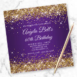 Sparkly Gold Glitter Royal Paars 60th Birthday Kaart<br><div class="desc">Een elegant monogrammed uitnodiging voor haar 60ste verjaardag. Faux glanzend glitter met sparkles tegen een koninklijk paars ombre grafisch afbeelding. Het fancy kalligrafische monogram in het centrum kan worden aangepast. Alle glorieuze elementen in dit moderne, girale design zijn digitale beelden. U kunt het monogrammed ontwerp op voorzijde aan een passend...</div>