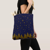 Sparkly Gold-kerstboom, sterren, sneeuw op blauw Tote Bag (Dichtbij)