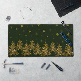 Sparkly gouden kerstboom en sterren op groen bureaumat
