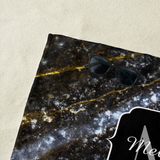 Sparkly lijn goud zwart chic abstract Monogram Strandlaken (In situ)