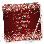 Sparkly Roos Gold Glitter Dark Red 30th Birthday Kaart<br><div class="desc">Een elegante monogrammed geweldige 30ste verjaardag uitnodiging voor haar. Faux Glitter girale glanzen met roos, tegen een donkerrood en ondoorzichtig ombre grafisch afbeelding. Het fancy klassieke bloeiende kalligrafische monogram op de rug kan worden aangepast of geschrapt. Een geweldige verjaardagsfeestje voor je favoriete neef. Alle gladde en roze glitterelementen in dit...</div>