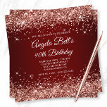 Sparkly Roos Gold Glitter Dark Red 90th Birthday Kaart<br><div class="desc">Een elegante monogramme 90ste verjaardag uitnodiging voor haar. Faux Glitter girale glanzen met roos, tegen een donkerrood en ondoorzichtig ombre grafisch afbeelding. Het fancy klassieke bloeiende kalligrafische monogram op de achterzijde kan worden aangepast. Een geweldige verjaardagsfeestje voor je oma. Alle gladde en roze glitterelementen in dit moderne verloopontwerp zijn digitale...</div>