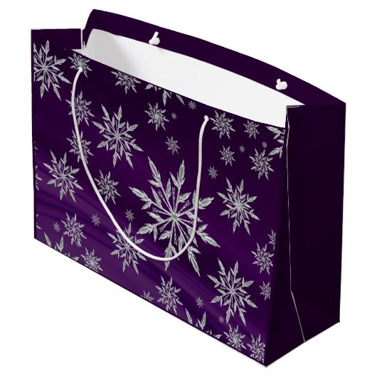 Sparkly Silver Snowflakes op Paars Groot Cadeauzakje (Achterkant Gekanteld)