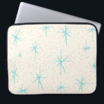 Spatietijd Turquoise Starbursts laptophoes Laptop Sleeve<br><div class="desc">Deze Space Age Turquoise Starbursts Laptop Sleeve-patroon biedt blauwe starbursts op een grillige achtergrond met gouden gekleurde spiegels. Dit ontwerp is geïnspireerd door een klassiek modern gerecht uit het midden van de eeuw en heeft een authentiek schilderij. De retro kitschy goedheid zal je het gevoel geven dat je over een...</div>