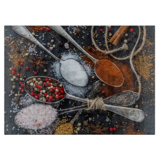Specerijen die op Spoons zijn gesitueerd Snijplank (Voorkant)