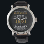 Speciaal 60e verjaardag, 1961  zwart horloge<br><div class="desc">Een gepersonaliseerd uniek horloge voor die speciale verjaardagspersoon die in 1961 werd geboren en 60 werd. Voeg de naam toe aan dit retro-stijl zwart, wit en gouddesign voor een aangepast cadeau voor 60ste verjaardag. Bewerk eenvoudig de naam en het jaar met de sjabloon die u hebt opgegeven. Een prachtig aangepast...</div>