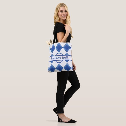 Speciaal blauw glas en witte harlequinen tote bag (Op model)