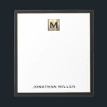 Speciaal Gold Monogram zwart wit Notitieblok<br><div class="desc">Verhoog uw kantoorbenodigdheden met dit monogrammed notitieblok met klassieke bloktypografie en een gouden medaillonmonogram en zwarte trim. Het notitieblok omvat ruimte voor jouw naam of douanetekst, die het voor persoonlijk of professioneel gebruik perfect maken. Gebruik het om nota's, ideeën, en herinneringen in stijl neer te sluiten. Het geeft ook een...</div>