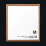 Speciaal Notitieblok met luxemerk voor professiona<br><div class="desc">Verhoog uw professionele afbeelding met dit luxe persoonlijke notitieblok. Het geborstelde gouden monogram met uw bedrijfsnaam en specialiteit, in bedrukte lederen gedrukte vorm, zorgt voor verfijning en professionalisme. De klassieke zwarte typografie op een witte achtergrond biedt een gestroomlijnde en moderne look. Ideaal voor notities, memo's schrijven of als cadeau voor...</div>