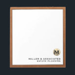 Speciaal Notitieblok met luxemerk voor professiona<br><div class="desc">Verhoog uw professionele afbeelding met dit luxe persoonlijke notitieblok. Het geborstelde gouden monogram met uw bedrijfsnaam en specialiteit, in bedrukte lederen gedrukte vorm, zorgt voor verfijning en professionalisme. De klassieke zwarte typografie op een witte achtergrond biedt een gestroomlijnde en moderne look. Ideaal voor notities, memo's schrijven of als cadeau voor...</div>