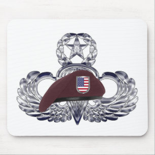 Speciaal ontworpen baret op Airborne Wings s Muismat