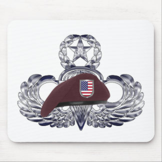 Speciaal ontworpen baret op Airborne Wings s Muismat