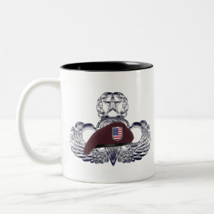 Speciaal ontworpen baret op Airborne Wings s Tweekleurige Koffiemok