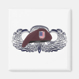 Speciaal ontworpen baret op basis Airborne Wings Magneet