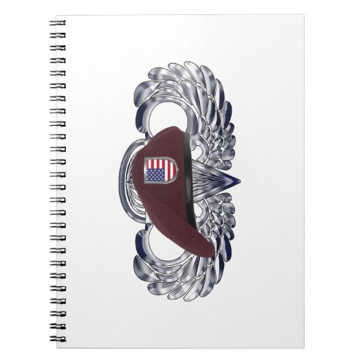 Speciaal ontworpen Beret op Basic Airborne Wings Notitieboek (Voorkant)