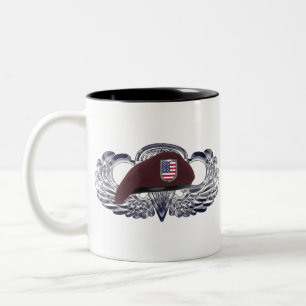 Speciaal ontworpen Beret op Basic Airborne Wings Tweekleurige Koffiemok