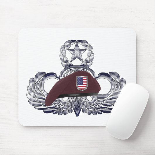 Speciaal ontworpen Beret op vliegende vleugels Muismat (Met muis)