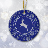 Speciaal rendiertje op blauw keramisch ornament