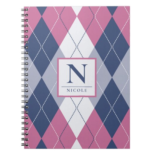 Speciaal robuust roze en marineblauw preppy argyle notitieboek (Voorkant)
