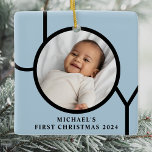 Speciaal uitgeruste baby Boy's Blue First Kerstfot Keramisch Ornament<br><div class="desc">Dit stijlvolle Ornament voor de eerste kerstfoto van Baby Boy is versierd met het woord JOY in het zwart op een blauwe achtergrond. Gemakkelijk aanpasbaar met uw foto,  naam,  en jaar.</div>