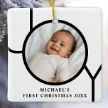Speciaal uitgeruste babyjongen's eerste kerstfoto keramisch ornament<br><div class="desc">Dit stijlvolle Ornament voor de eerste kerstfoto van Baby Boy is versierd met het woord JOY in het zwart op een witte achtergrond. Gemakkelijk aanpasbaar met uw foto,  naam,  en jaar.</div>