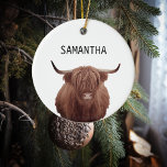 Speciaal uitgeruste Koe Farmhouse Keramisch Ornament<br><div class="desc">Dit ontwerp kan op het gebied worden gepersonaliseerd dat door de foto en/of tekst te veranderen wordt verstrekt. Of het kan worden aangepast door de klik te kiezen om verdere optie aan te passen en de kleur van de achtergrond te schrappen of te veranderen, tekst toe te voegen, de tekstkleur...</div>