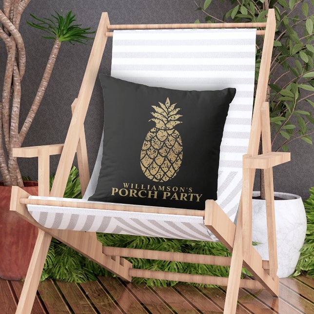 Speciale Gold Pineapples Porch Party Black Buitenkussen (Creator heeft geüpload)