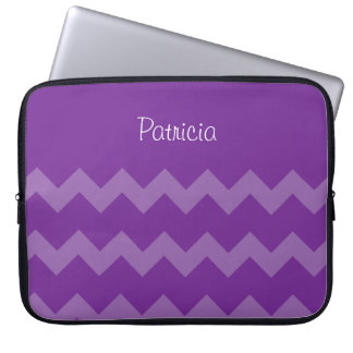 Speciale paarse chevron 15-inch laptophoes laptop sleeve