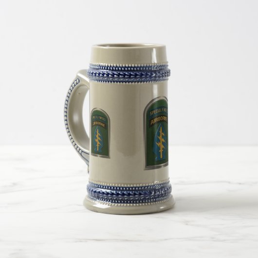 Speciale strijdkrachten bierpul (Voorkant links)