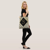 Specialiseer meisjesmonogram zwart-gouden streep tote bag (Op model)