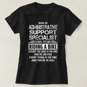 specialist op het gebied van administratieve onder t-shirt