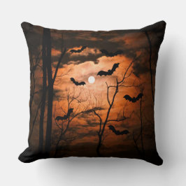 Spectaculaire volle maan, bos en vleermuizen kussen