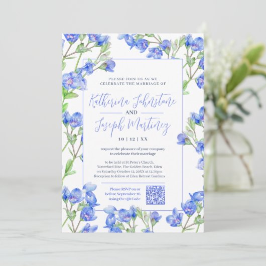 Speedwell blue waterverf flower QR RSVP bruiloft Kaart (Staand voorkant)