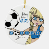 Speel als een meisje | Voetbal | Blauw Keramisch Ornament (Voorkant)