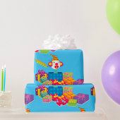 Speelgoed in een doos verpakt papier