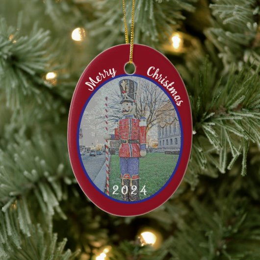 SPEELGOED-OPLOSMIDDEL/NUTCRACKER-FIGUREREN KERAMISCH ORNAMENT (Boom)
