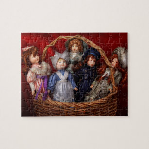 Speelgoed - Poppen - Een mand met Victoriaanse pop Legpuzzel