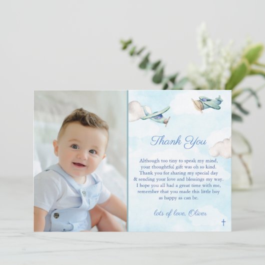 Speelgoed Vliegtuig in Blue Sky Clouds Doop Verjaa Bedankkaart (Staand voorkant)