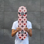 speelkaartjes voor kleurenskateboard persoonlijk skateboard<br><div class="desc">Een mooi Skateboard met de beroemde kleuren van kaarten in een  stijl en in de vorm van een kruis,  inclusief het hart,  schoppen,  diamanten en klaver van kaartspel-liefhebbers: rijden en spelen!</div>