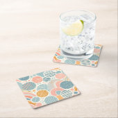 Speels geometrisch doedelpatroon kartonnen onderzetters (Insitu)