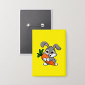 Speels konijn met een grote wortel button (Voorkant / Achterkant)
