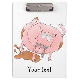 Speels varken in modderige plas klembord