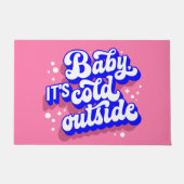 Speelse Baby, het is koud buiten het winterontwerp Deurmat (Voorkant)