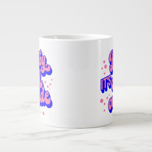 Speelse Baby, het is koud buiten het winterontwerp Grote Koffiekop (Voorkant)