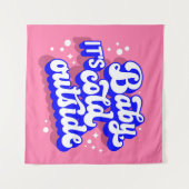 Speelse Baby, het is koud buiten het winterontwerp Wandkleed (Voorkant (horizontaal))